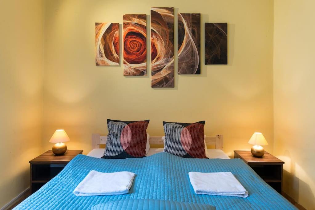 Big Cosy Retro Apt, Free Parking, 15Min Oldtown & Kazimierz - By Homelike Krakow, Krakow